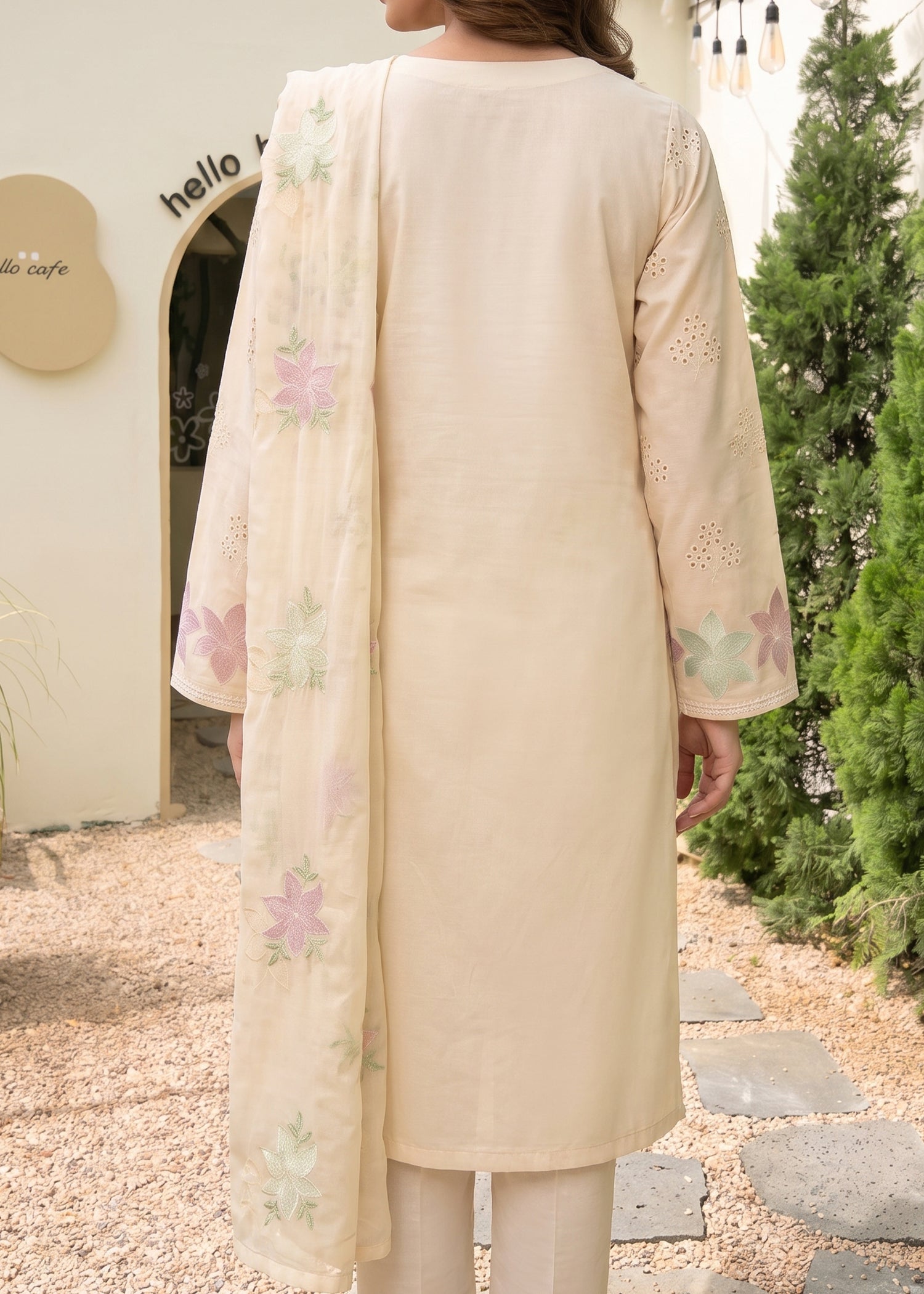 Itrat - Off white